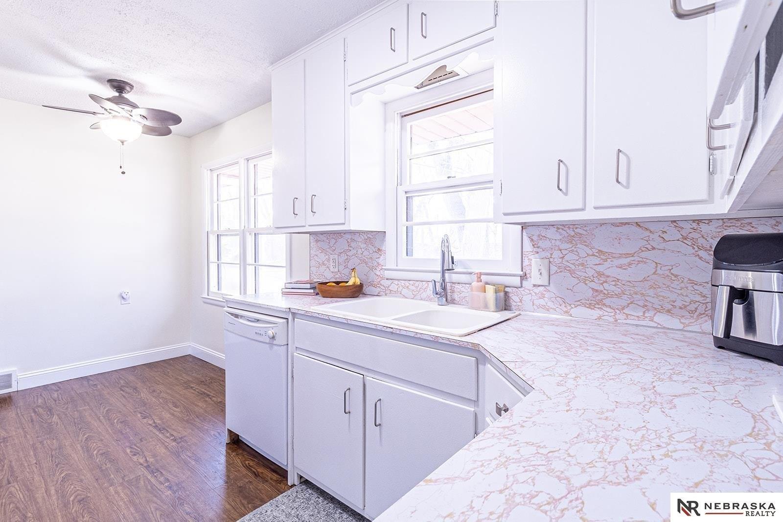 Maenner Dr, Omaha, NE 68114