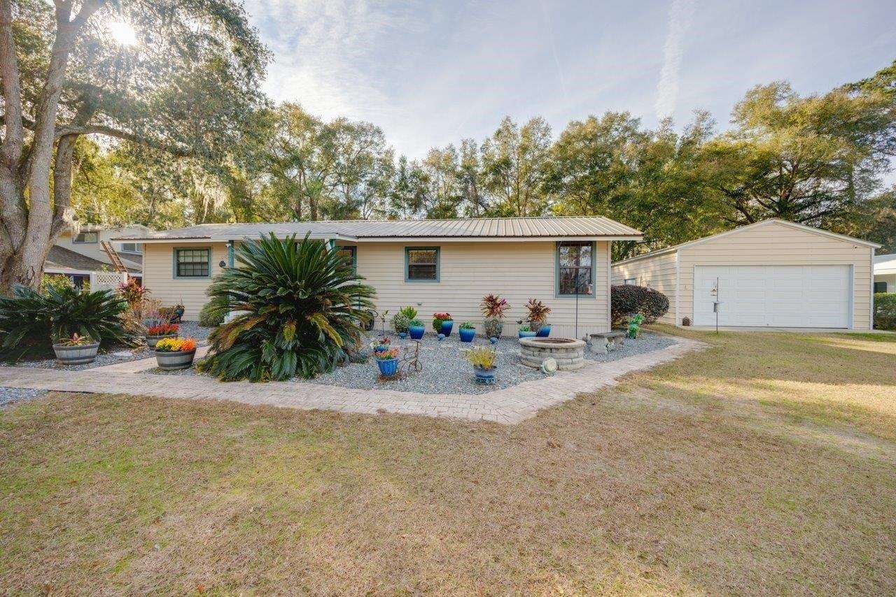 Lake Point Ln, Tallahassee, FL 32310