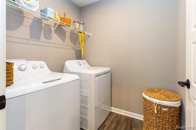 Broomfield Way, Lake Orion, MI 48359