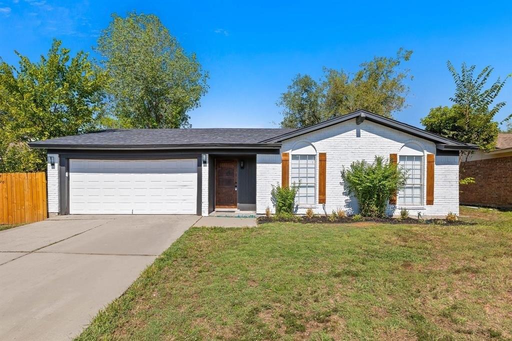 Windy Ln, Forest Hill, TX 76140