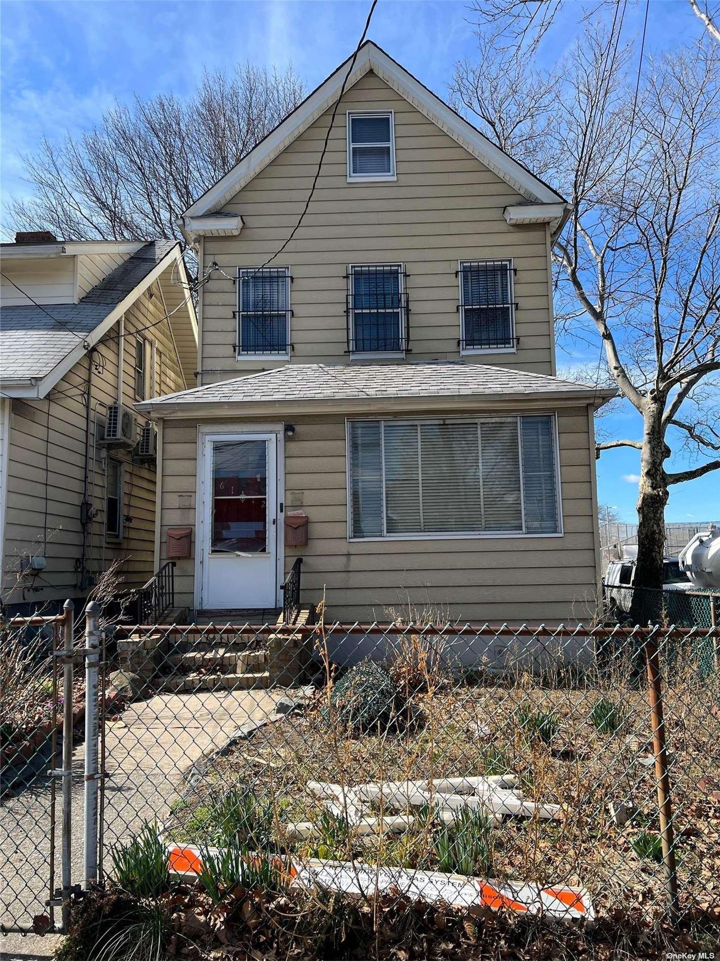 160th St, Fresh Meadows, NY 11365