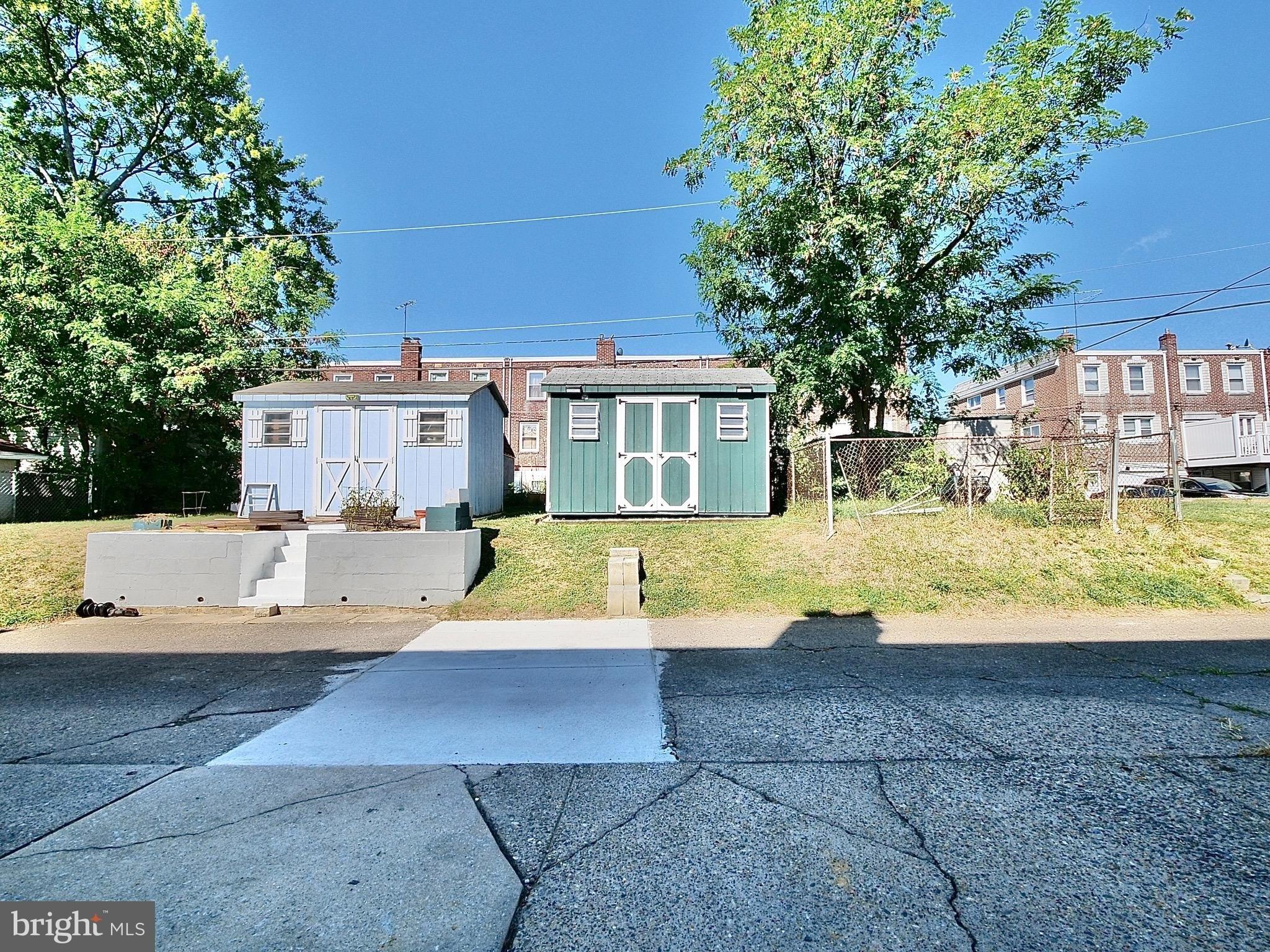 Surrey Ln, Glenolden, PA 19036