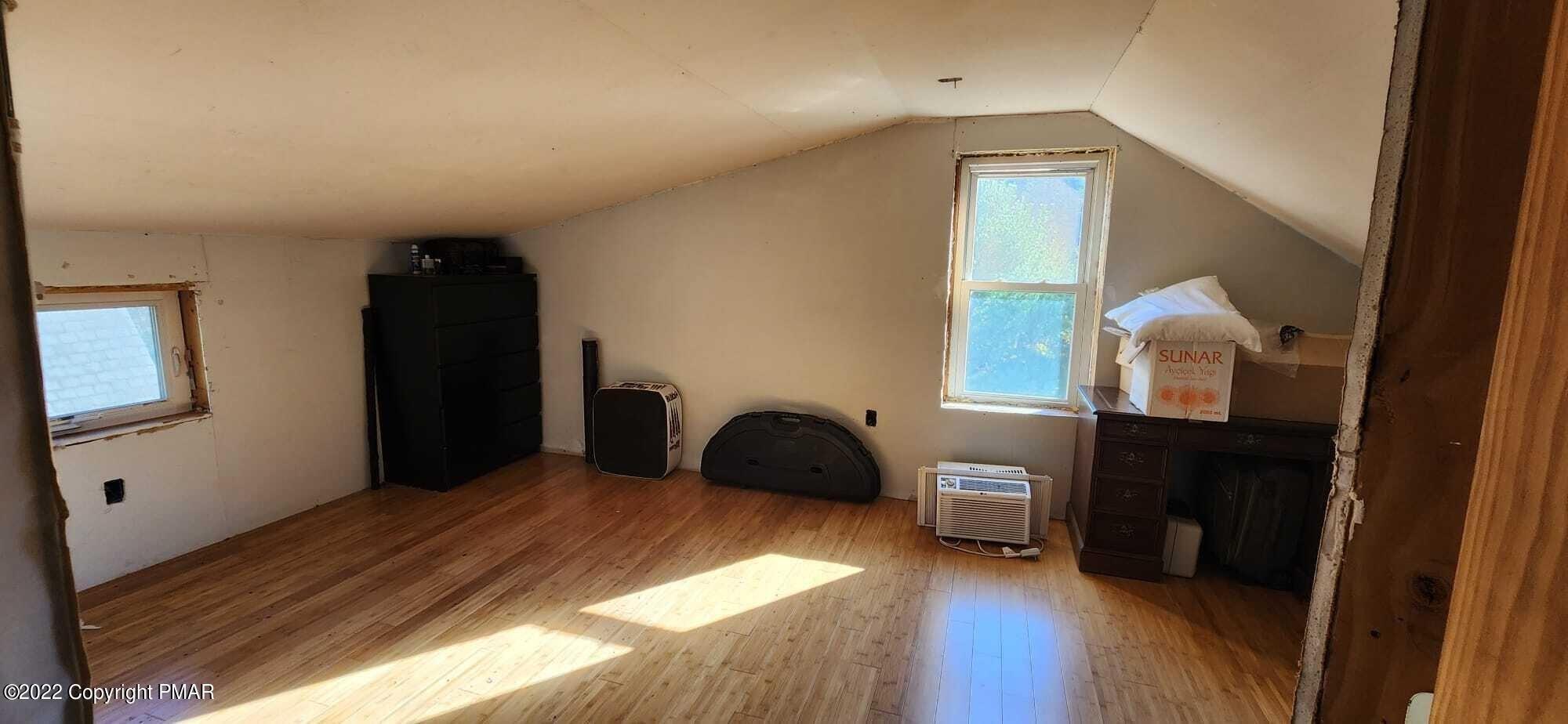 Merwinsburg Rd, Effort, PA 18330
