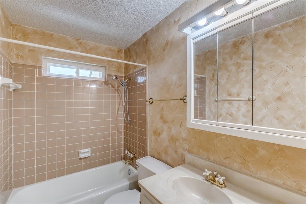 Heather Dr, Watauga, TX 76148