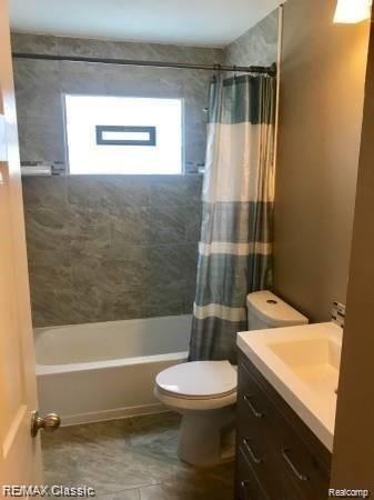 N Corbin St, Holly, MI 48442
