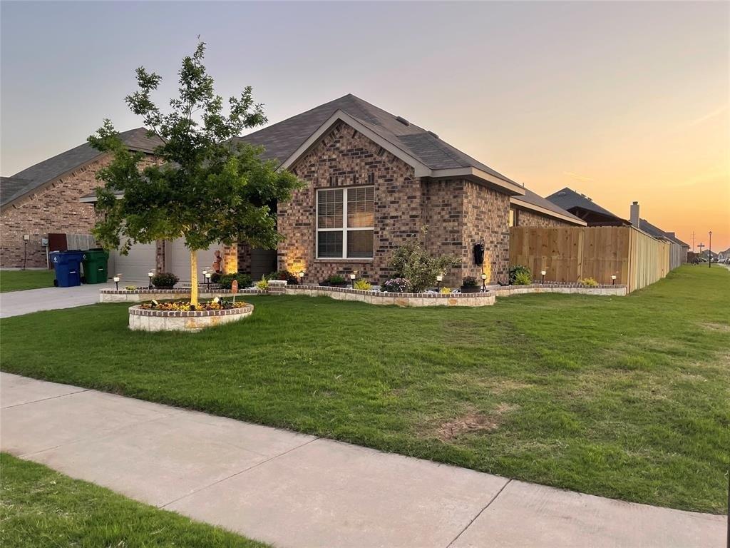 Hitt St, Waxahachie, TX 75165
