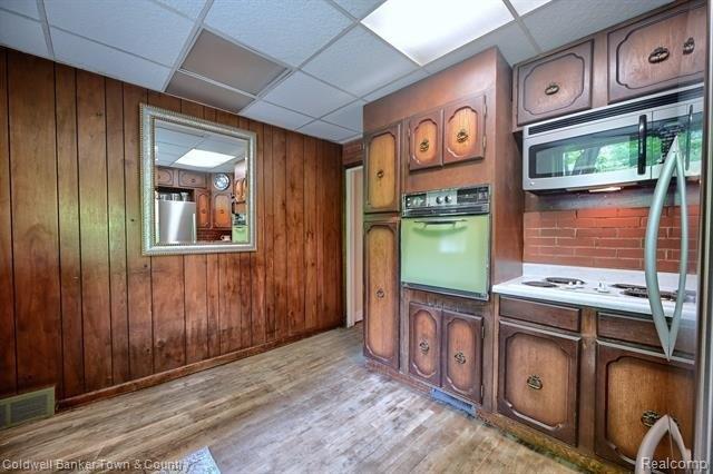 Hyne Rd, Brighton, MI 48114