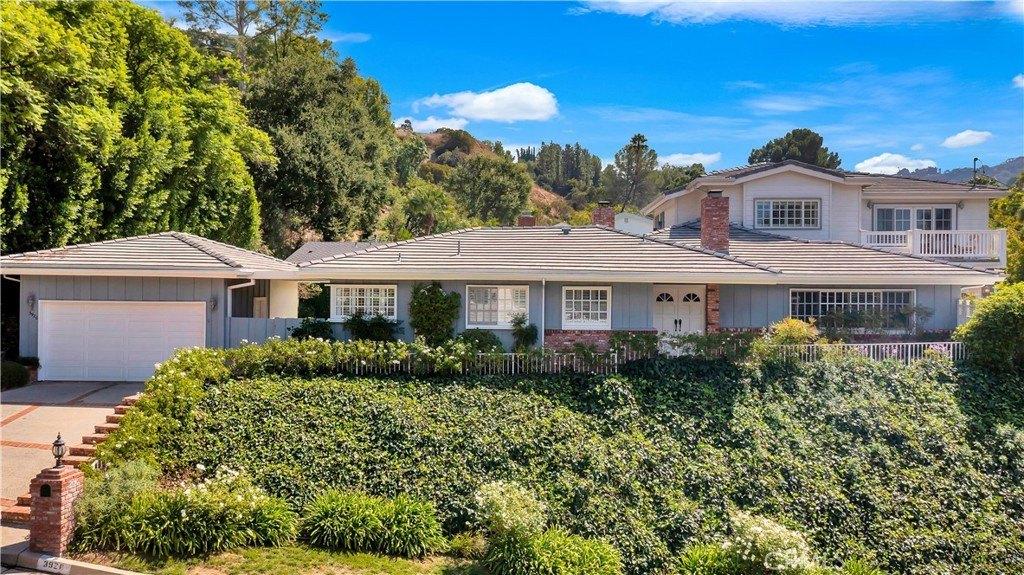 Hayvenhurst Ave, Encino, CA 91436