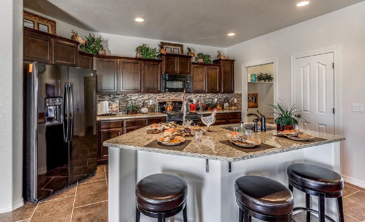 Desert Heights Ct, El Paso, TX 79938