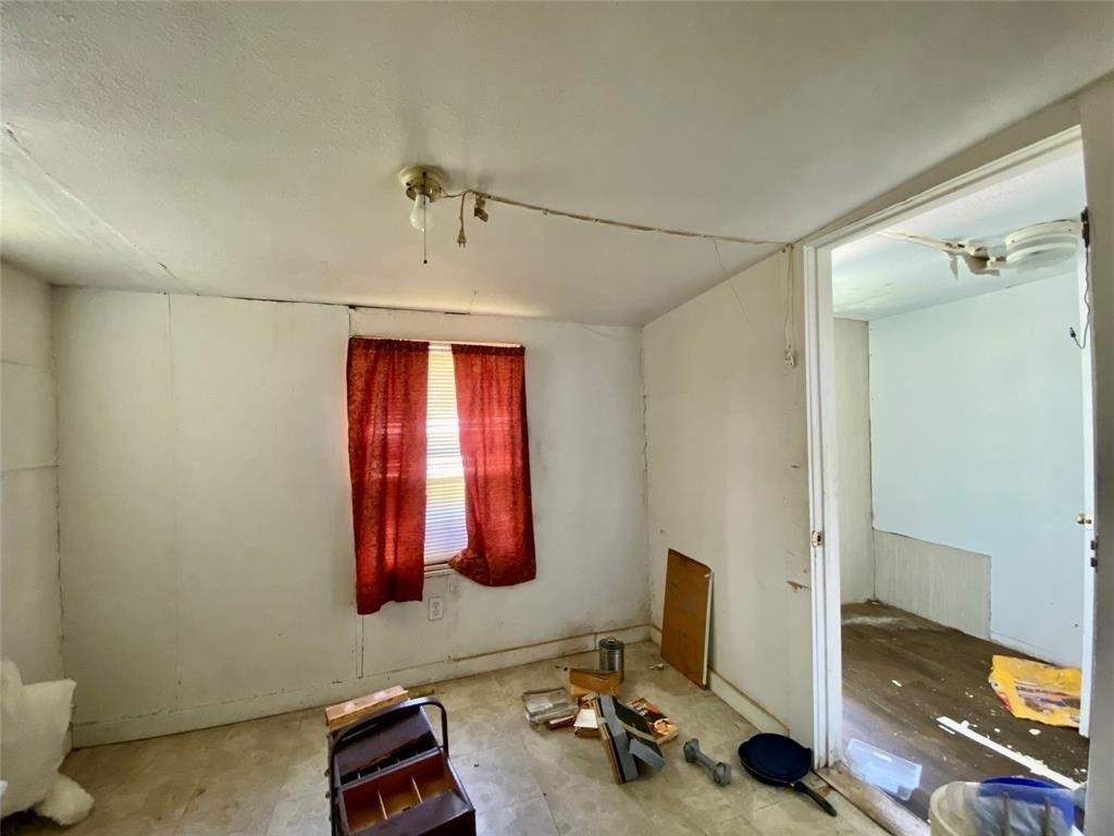 Se Martin Luther King Jr St, Mineral Wells, TX 76067
