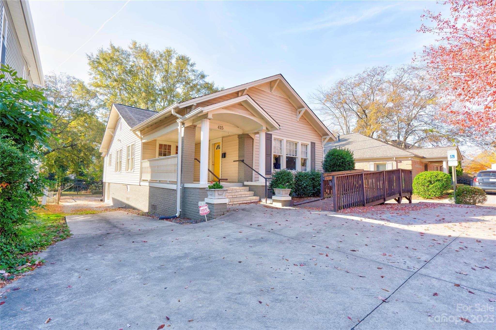 W Warren St, Shelby, NC 28150