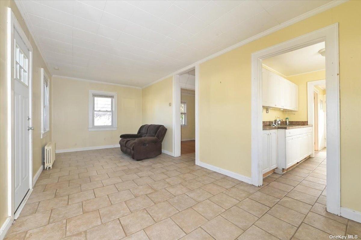 Kensington Ct, Copiague, NY 11726