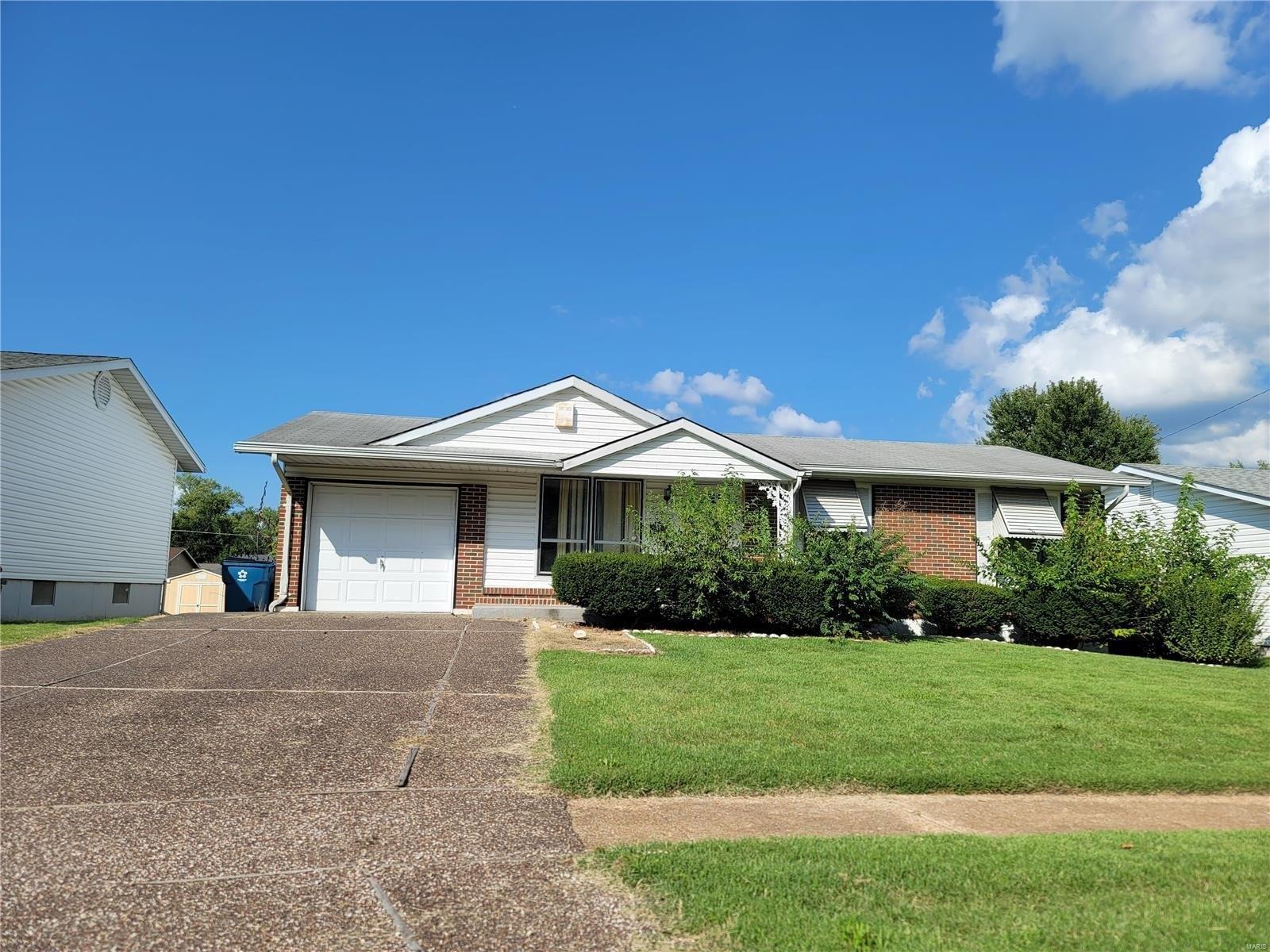 Shamrock Dr, Hazelwood, MO 63042