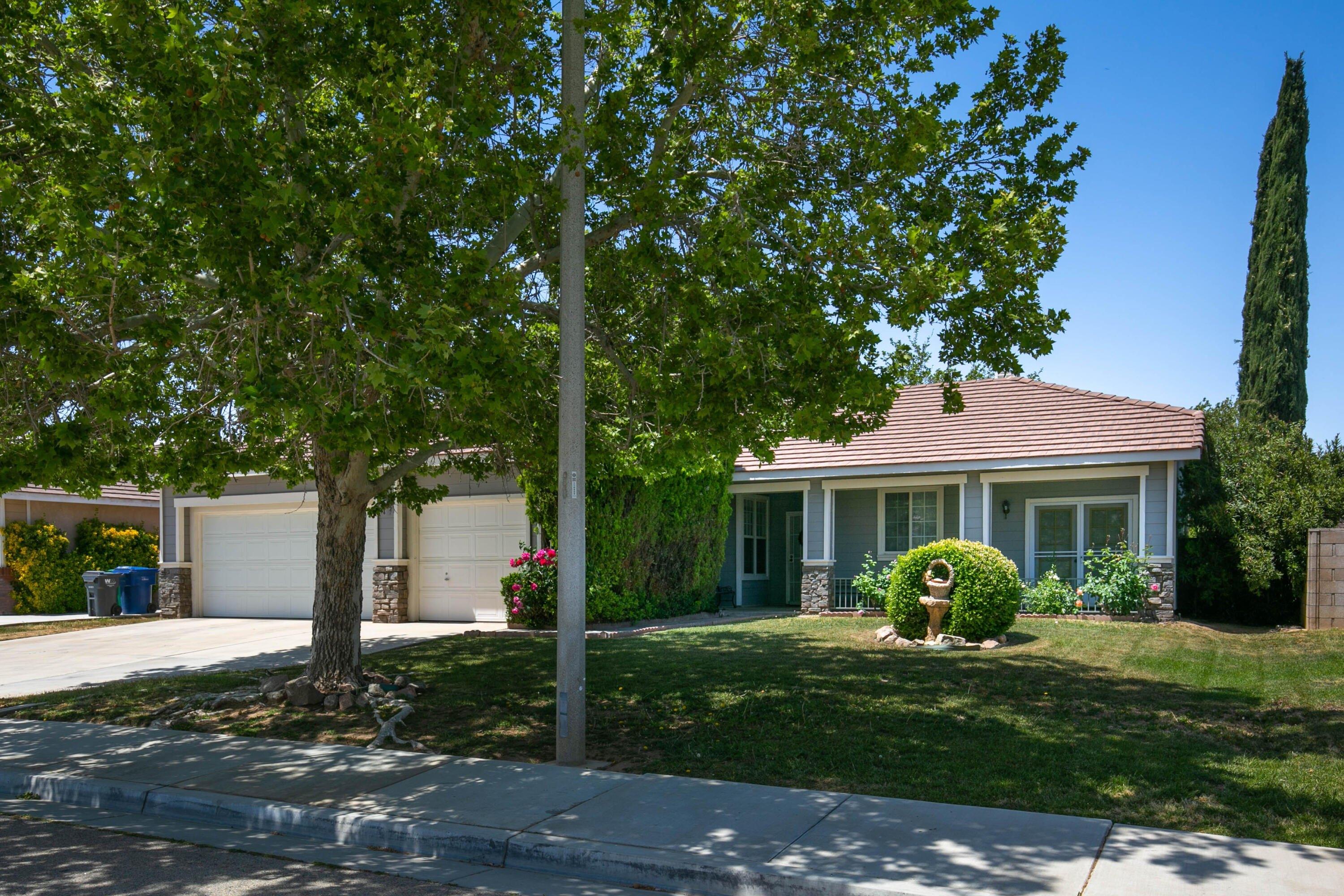Honeybee Ln, Lancaster, CA 93536
