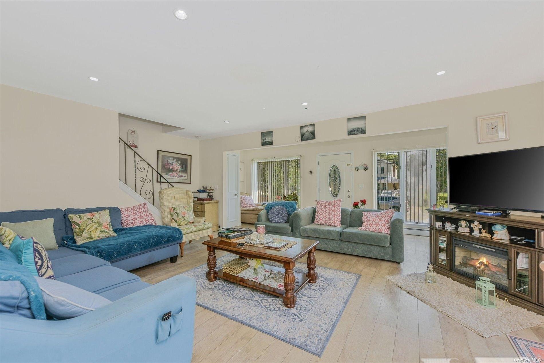 Barton Ave, Patchogue, NY 11772