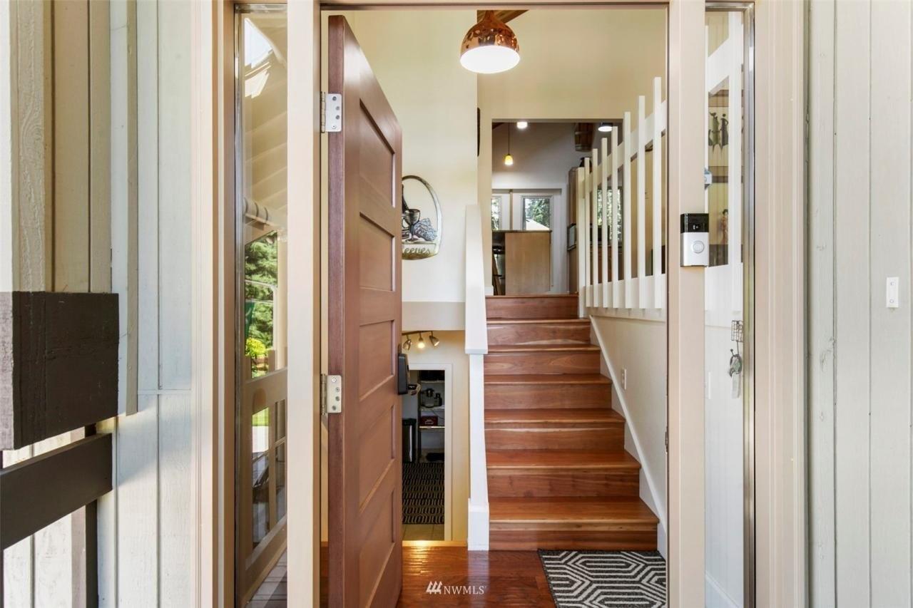 Meadowmeer Cir Ne, Bainbridge Island, WA 98110