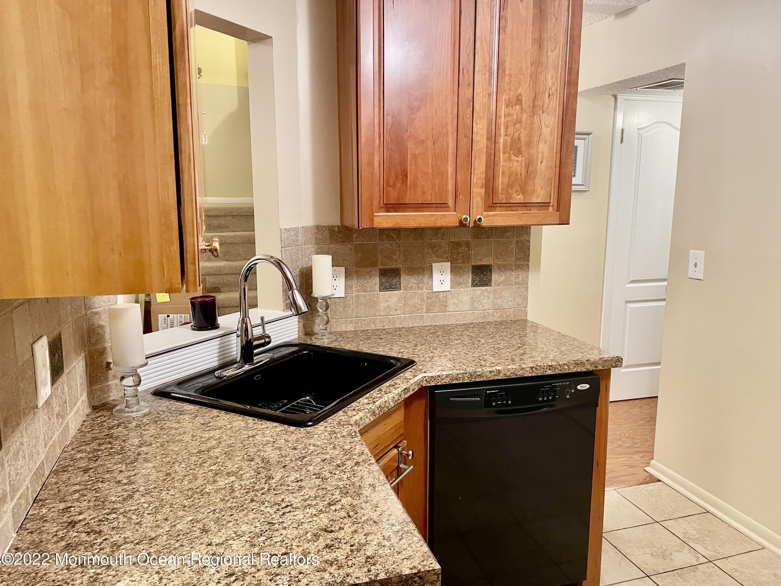 Sunshine Ct, Englishtown, NJ 07726