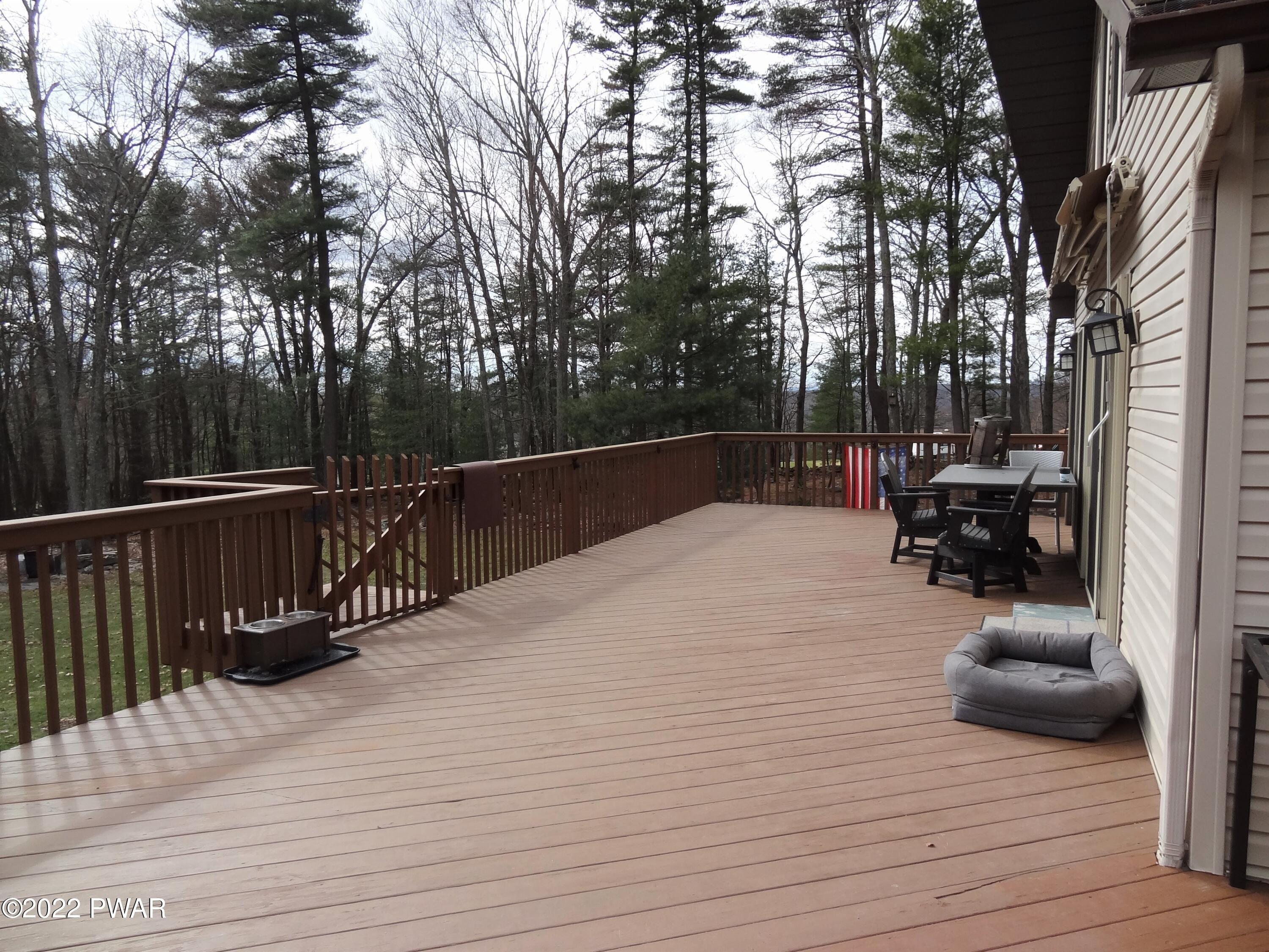 N Star Ct, Hawley, PA 18428