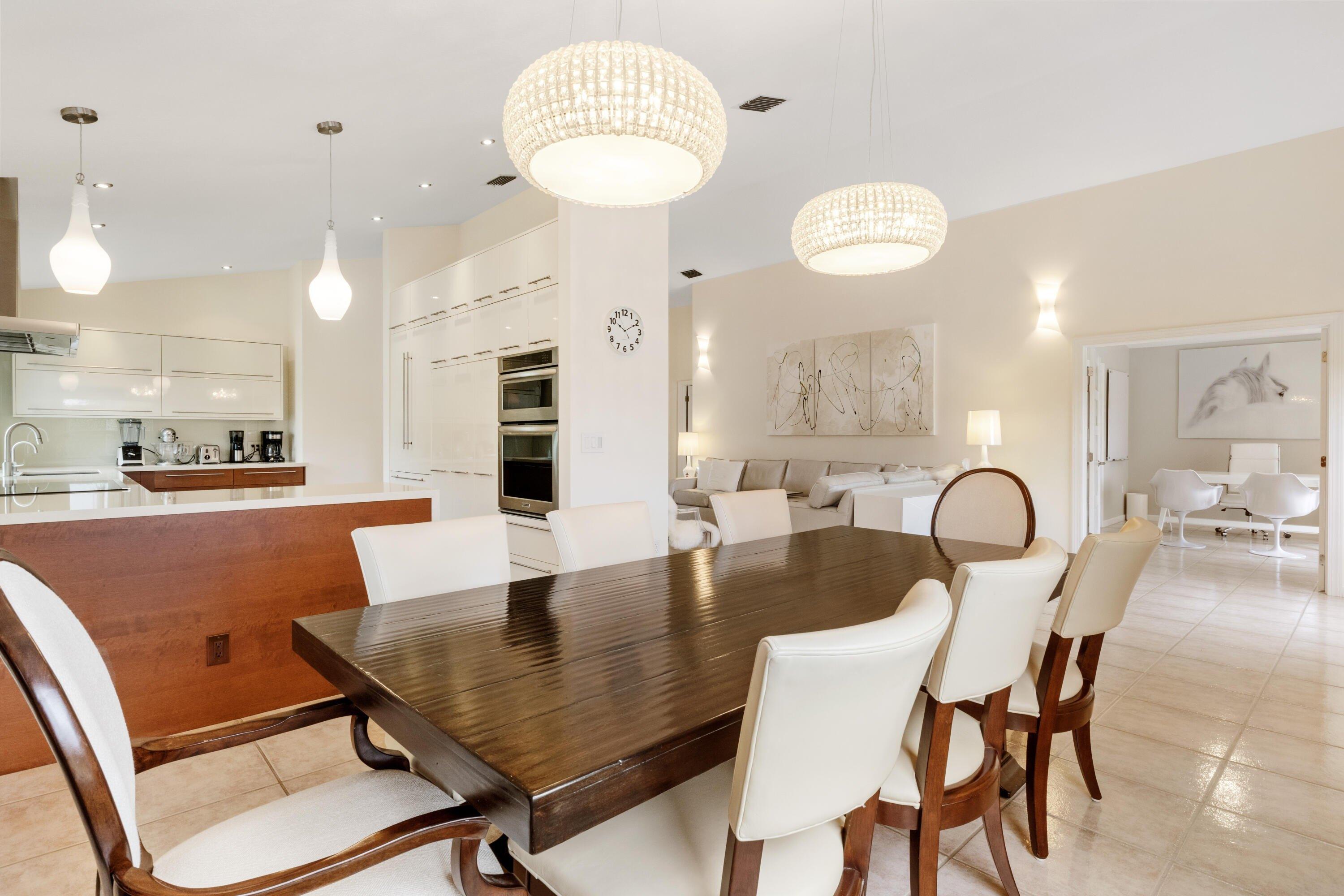 Robino Cir, West Palm Beach, FL 33417