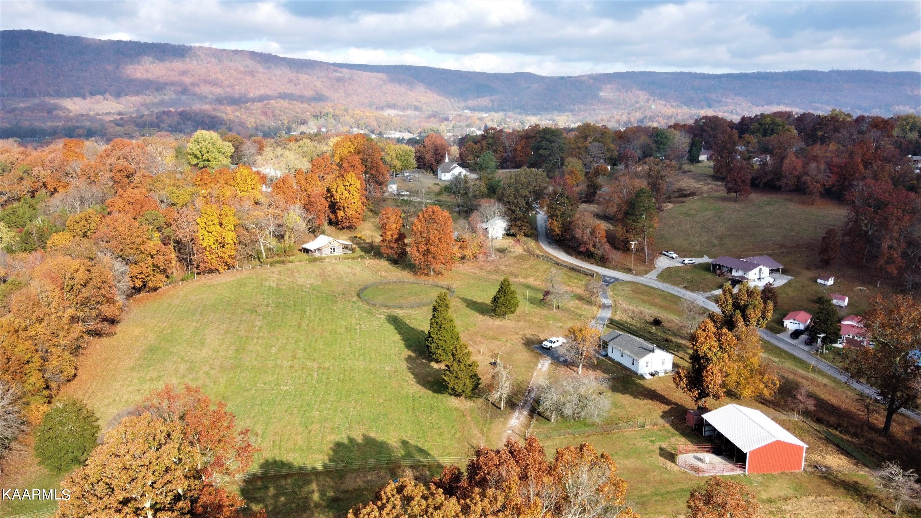 E Evans St, Rockwood, TN 37854