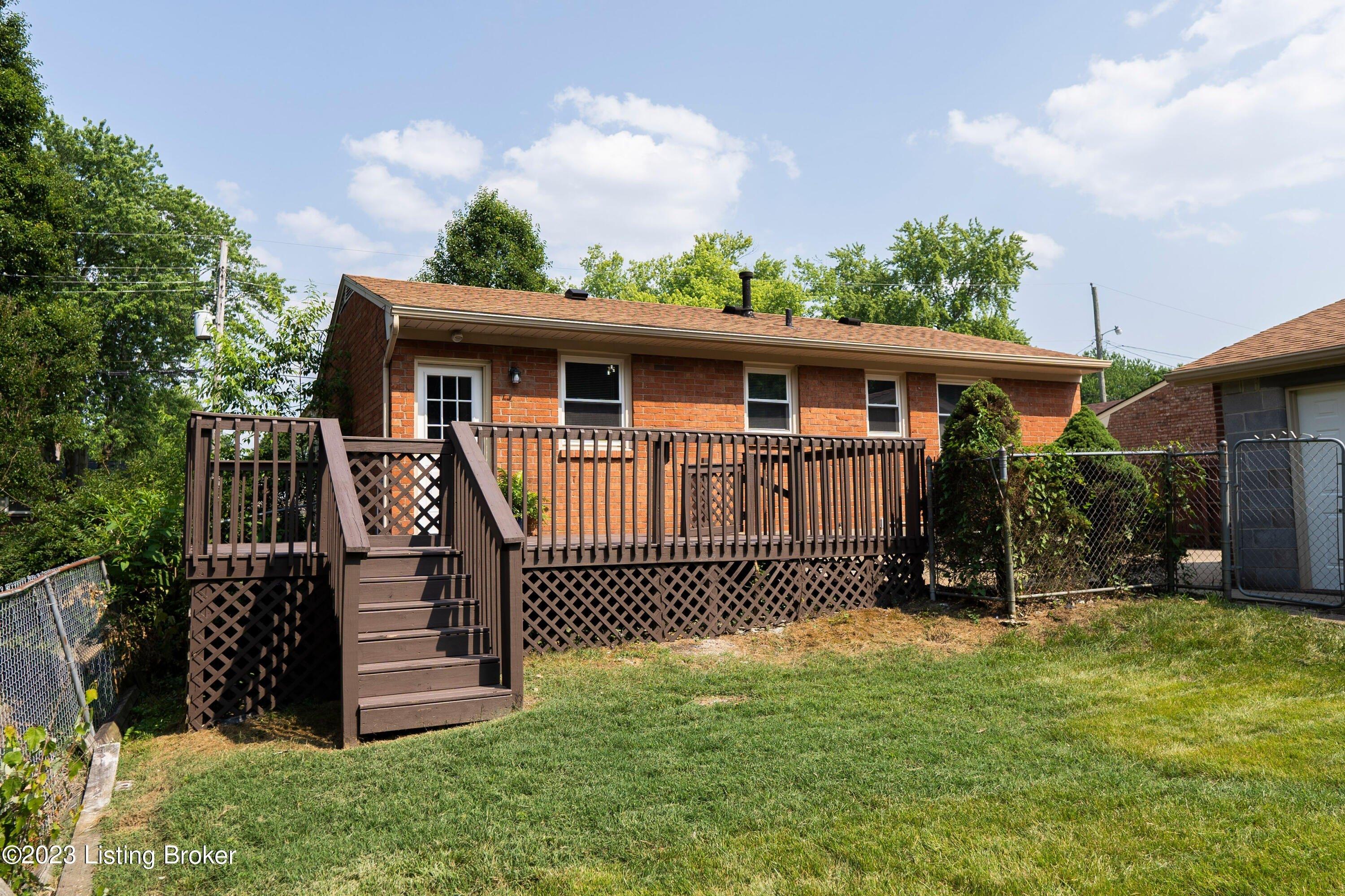 Ronan Dr, Louisville, KY 40258