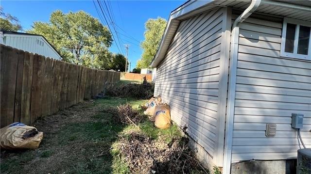 S Overton Ave, Independence, MO 64052