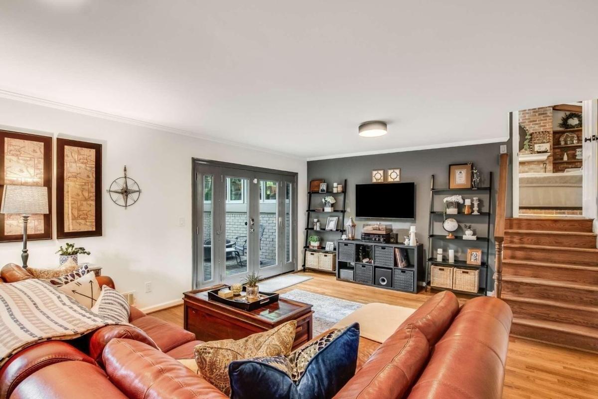 Hunters Branch Dr, Sandy Springs, GA 30328
