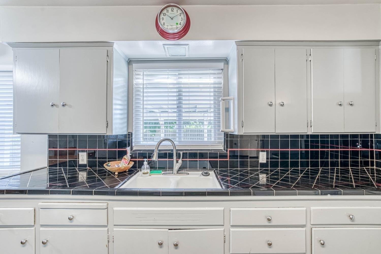 Willis Ave, Madera, CA 93637