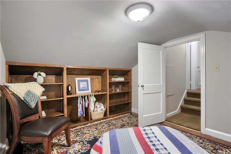 Thornton St, Sharon, PA 16146