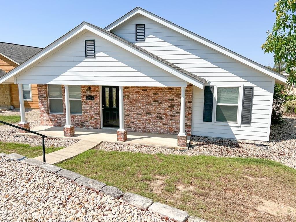 Singing Wind Dr, Kerrville, TX 78028