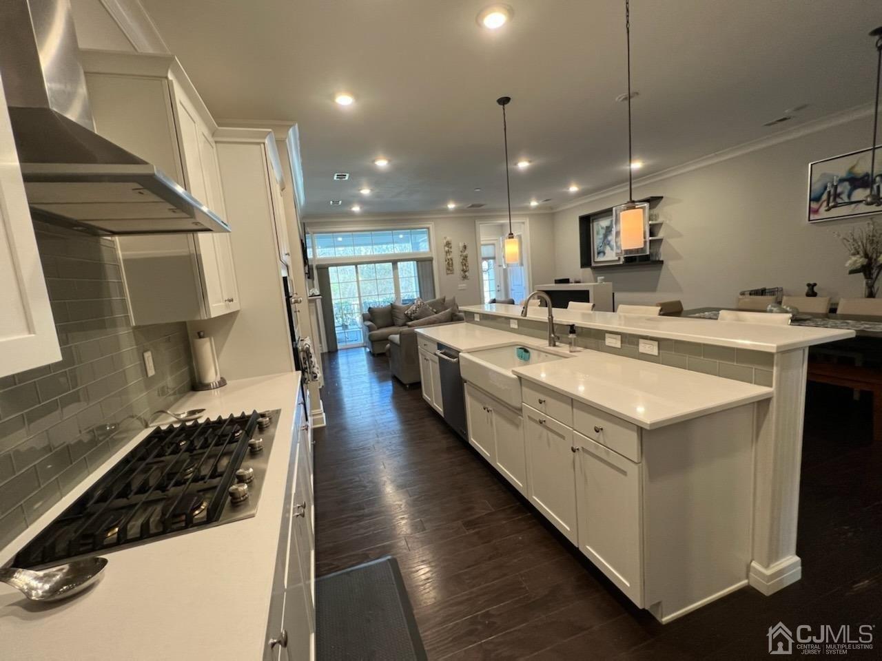 Hamilton Dr, Cranbury, NJ 08512