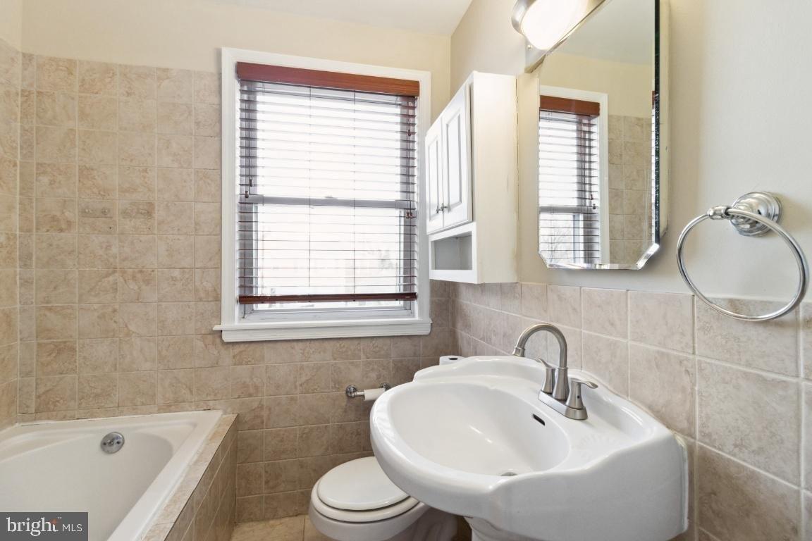 Eastshire Dr, Catonsville, MD 21228