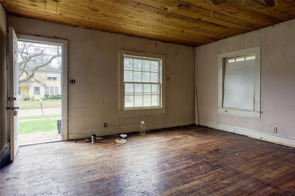E 9th St, Bonham, TX 75418