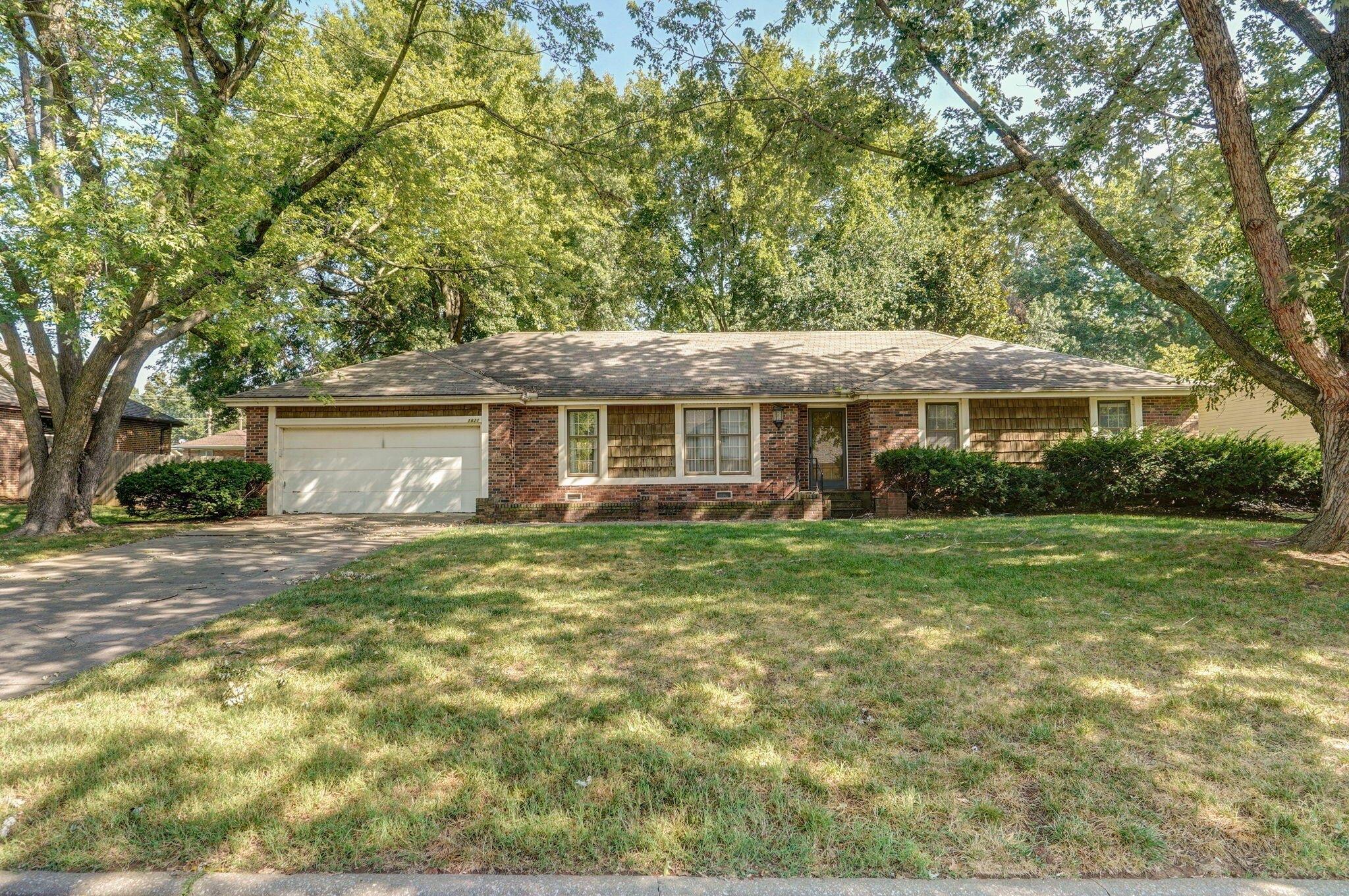 E Vincent Dr, Springfield, MO 65804