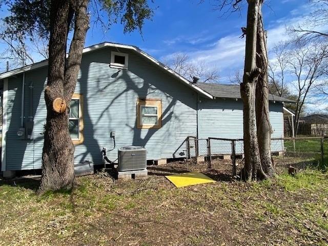 E Titus St, Mexia, TX 76667