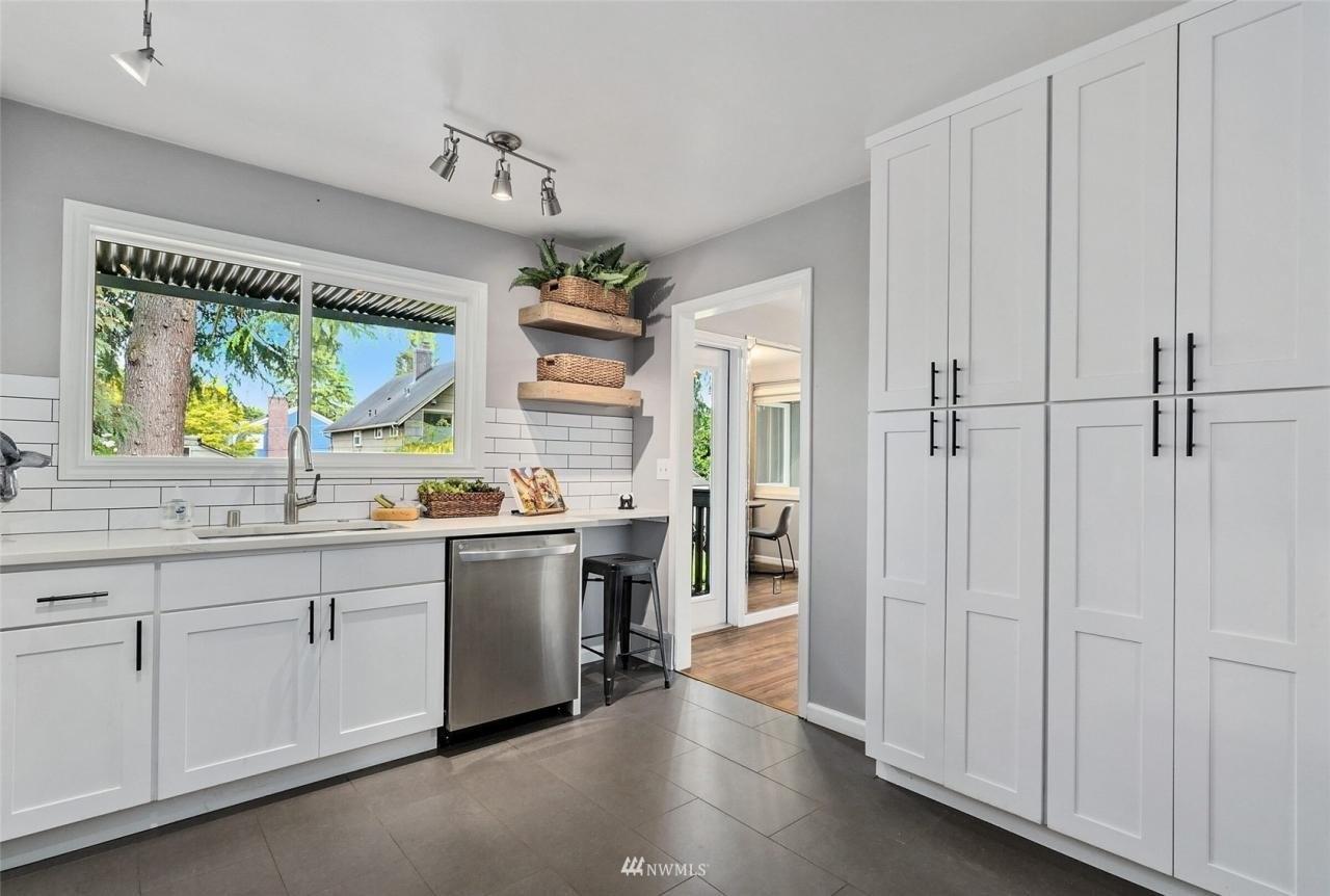 36th Ave W, Seattle, WA 98199