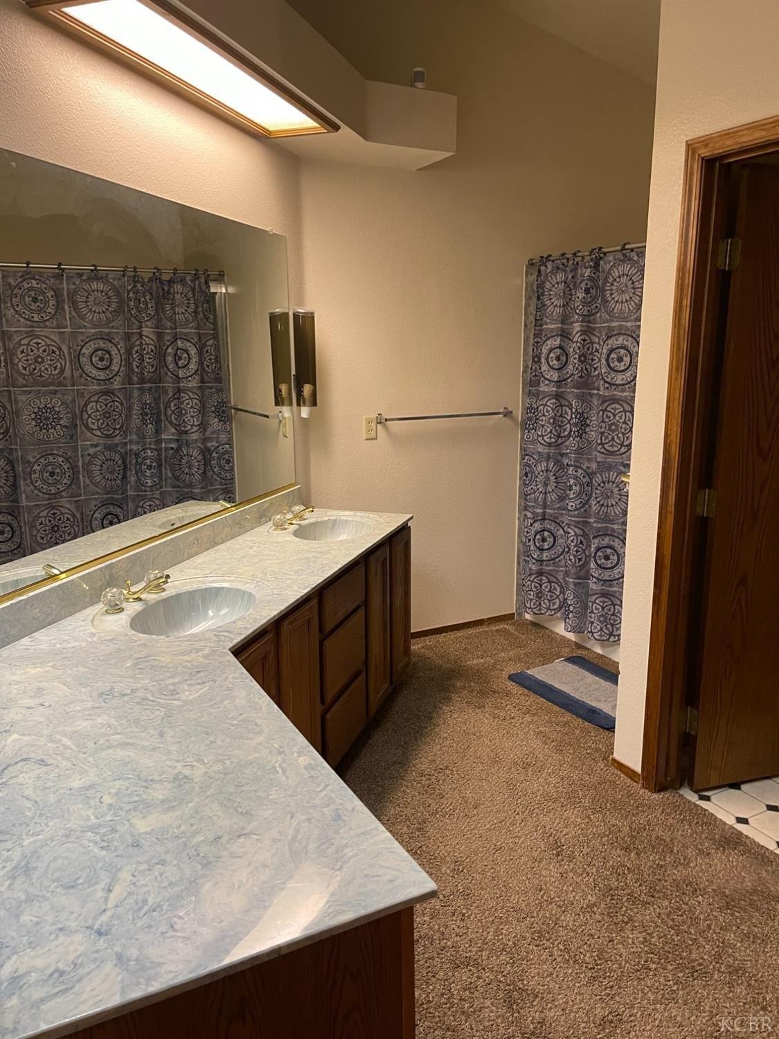 Devon Dr, Lemoore, CA 93245