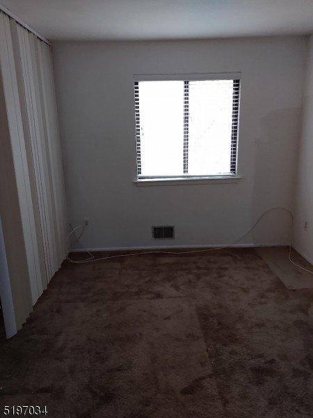 Chestnut Ct, High Bridge, NJ 08829