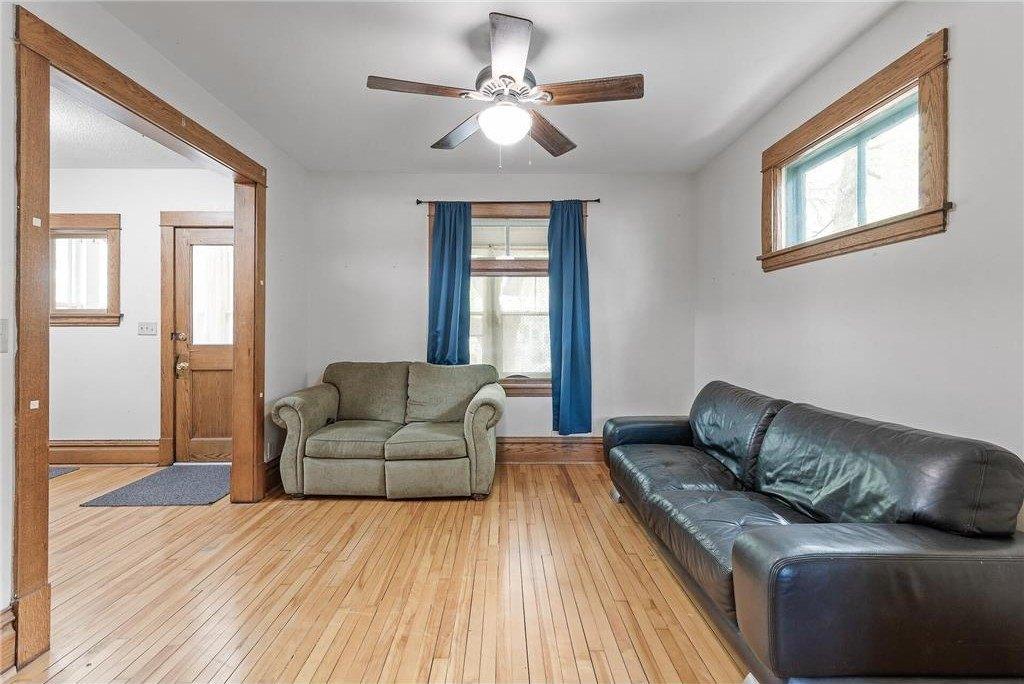 Oakdale Ave, Saint Paul, MN 55107