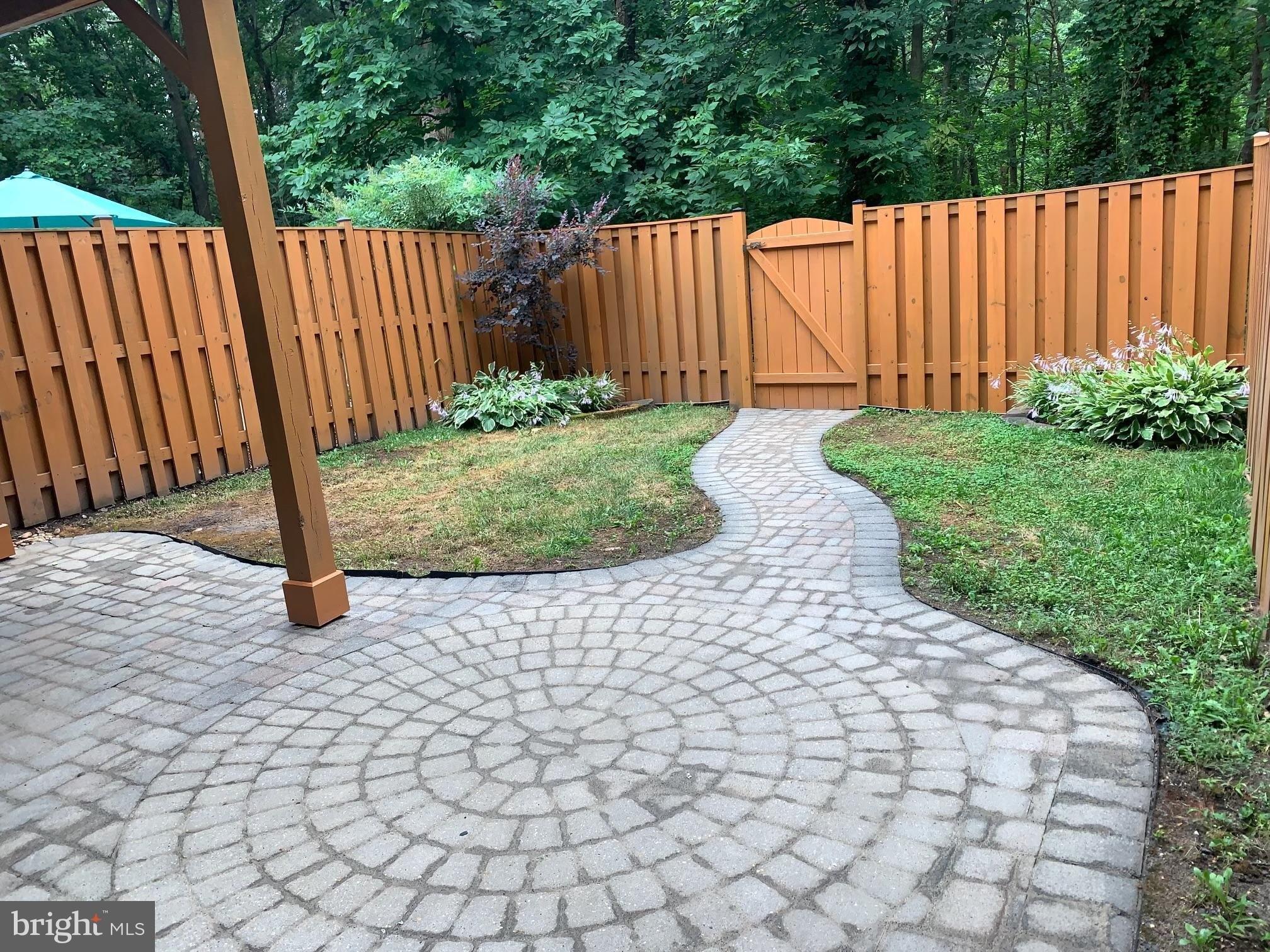 Lands End Ln, Alexandria, VA 22315