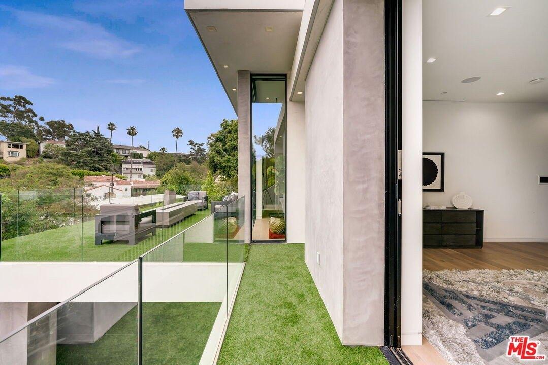 El Contento Dr, Los Angeles, CA 90068