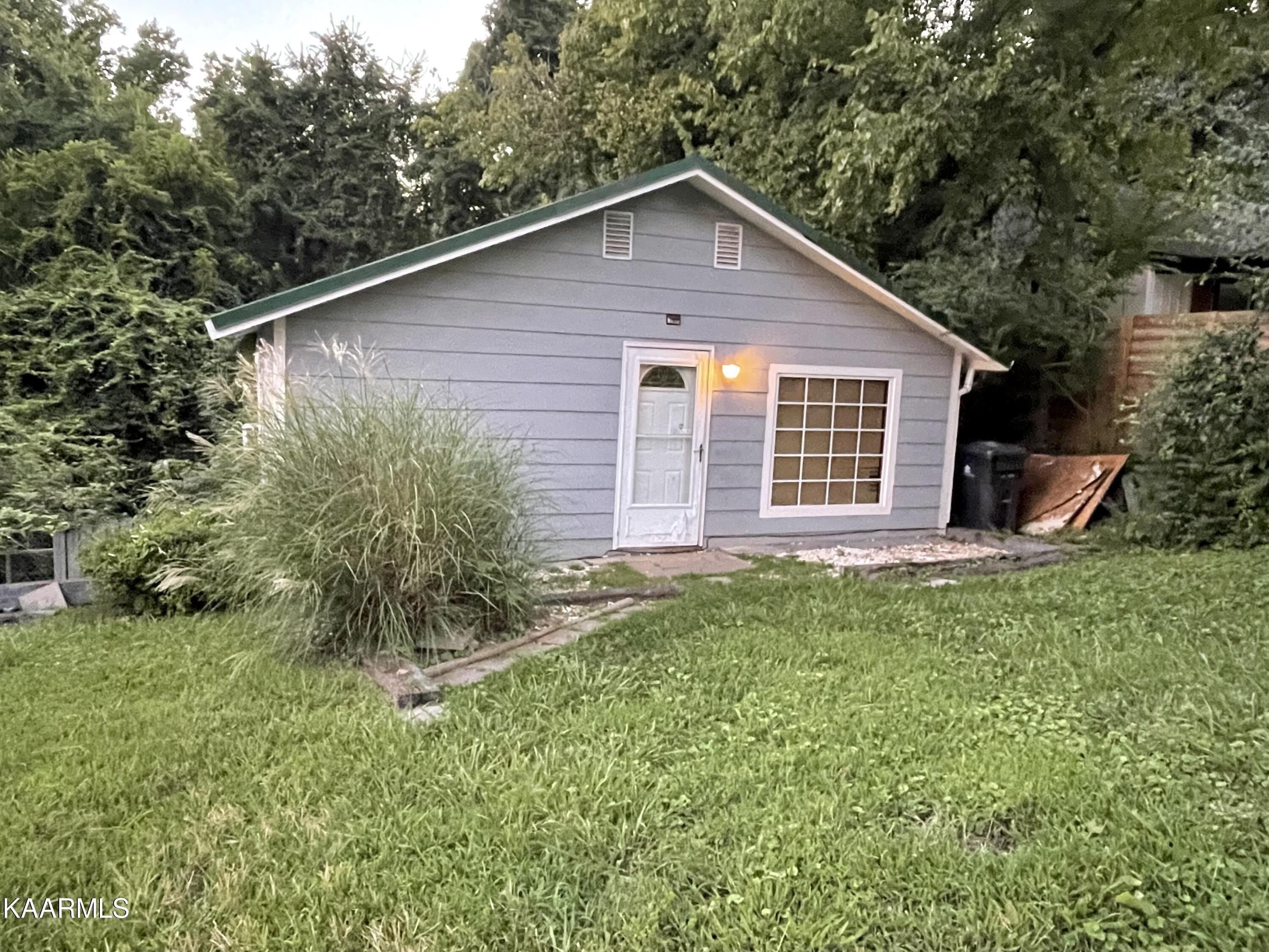Pelham Rd, Knoxville, TN 37914