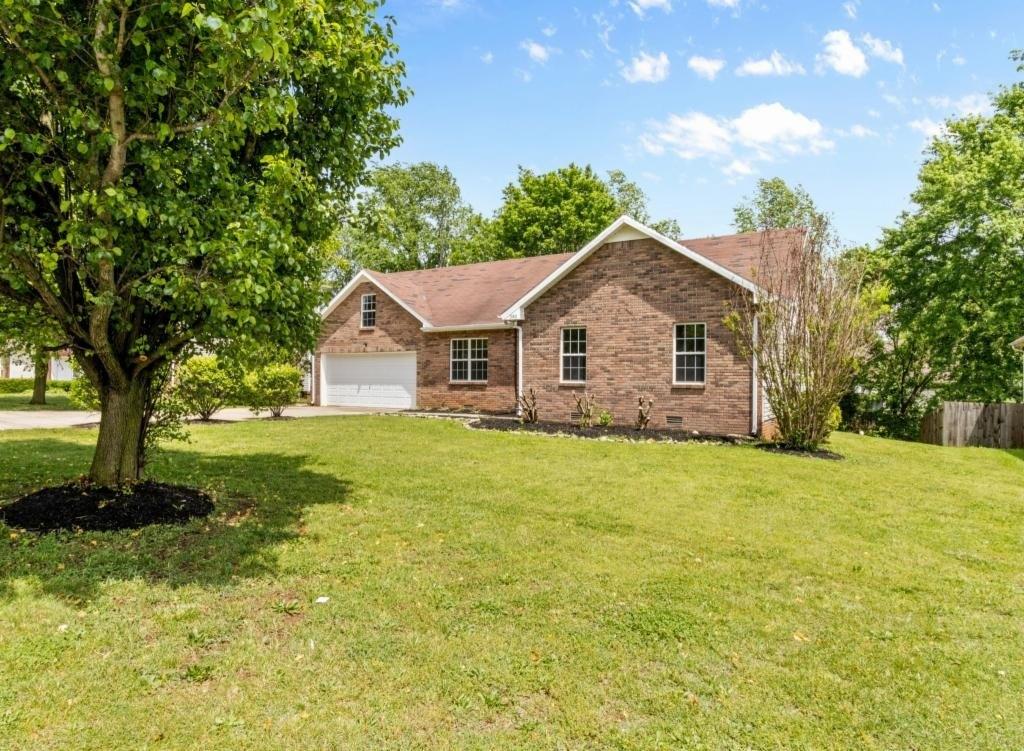 Arrow Ln, Clarksville, TN 37043