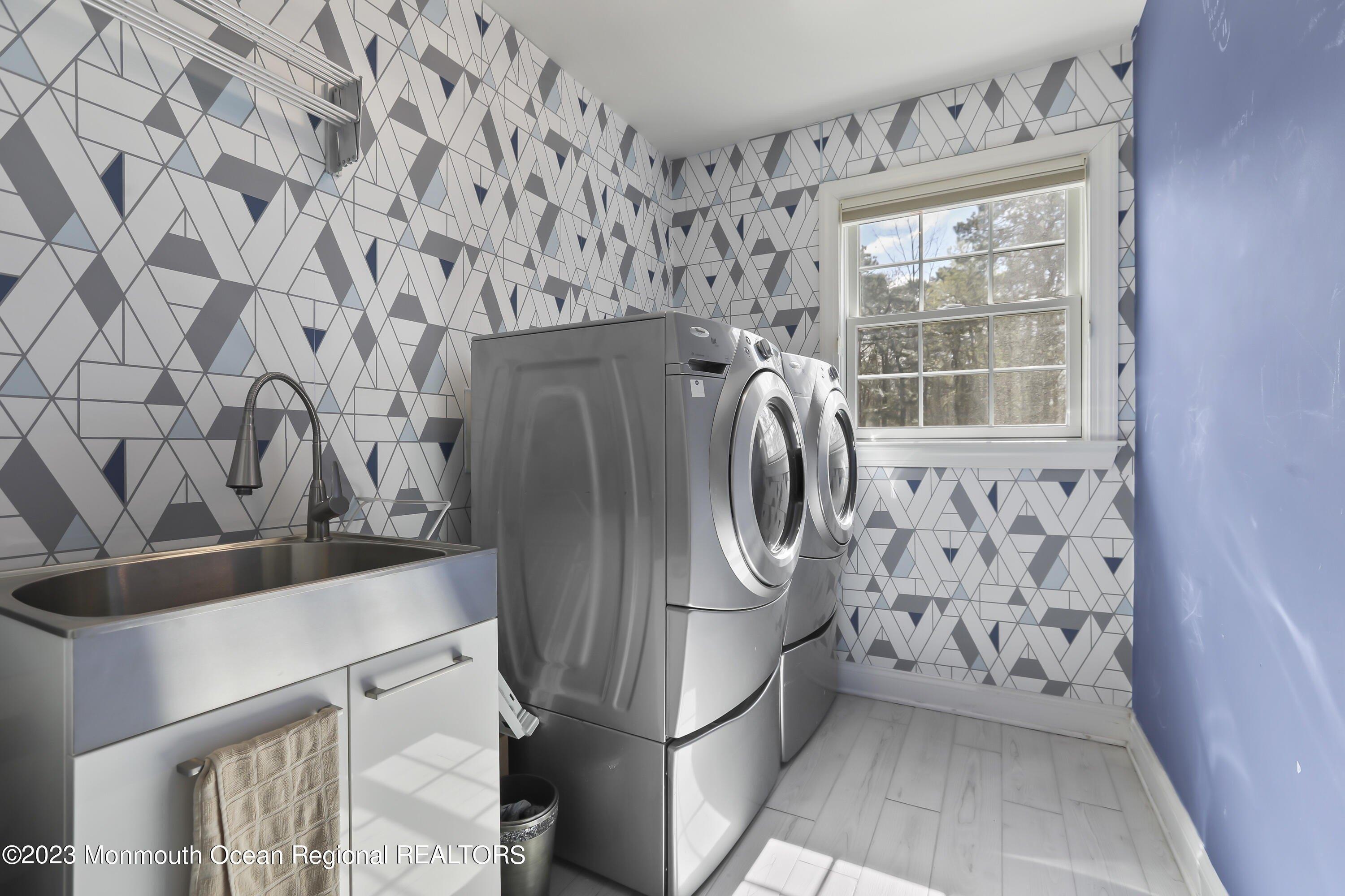 Angel Ct, Howell, NJ 07731