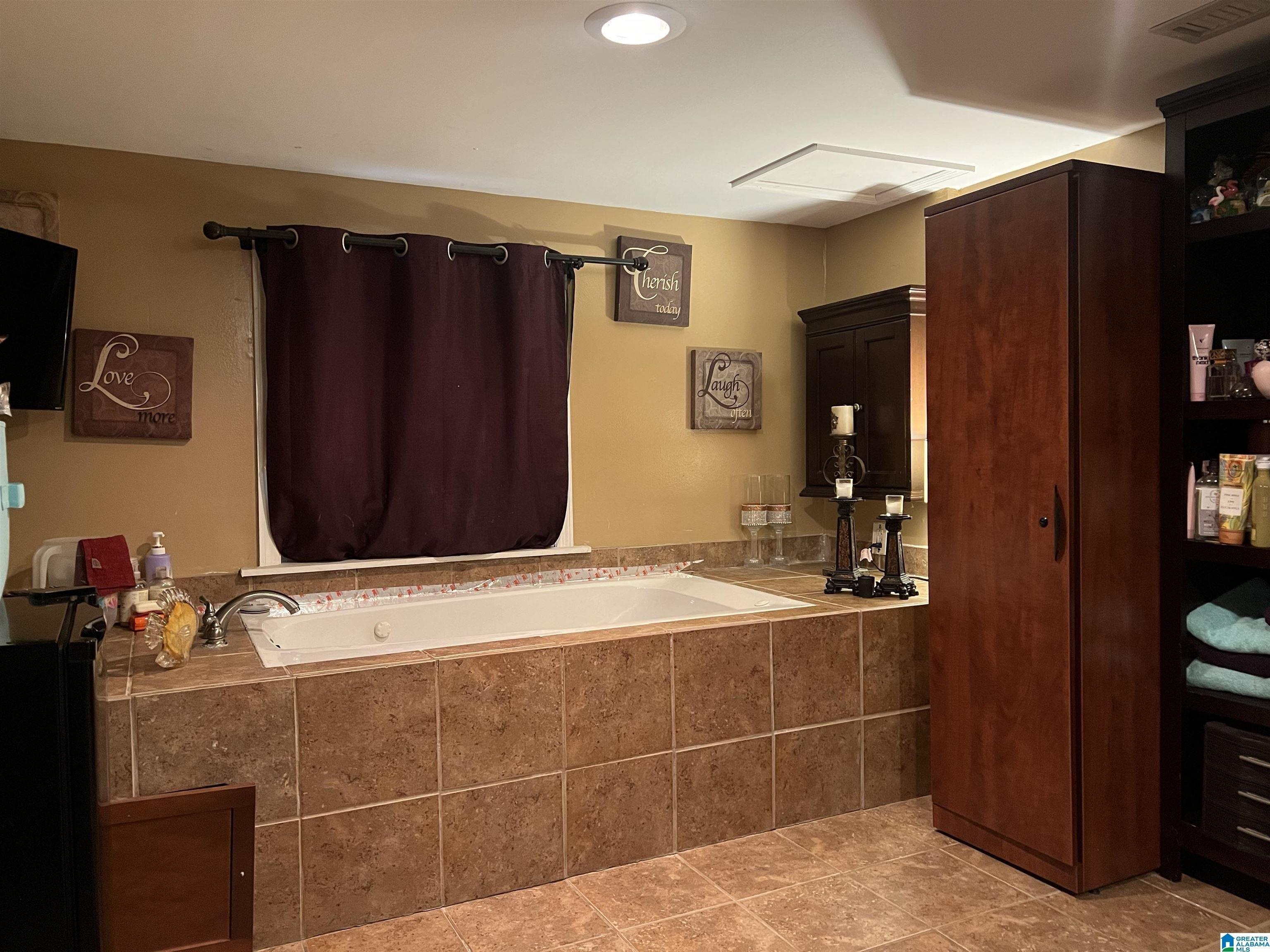 4th Ter, Pleasant Grove, AL 35127