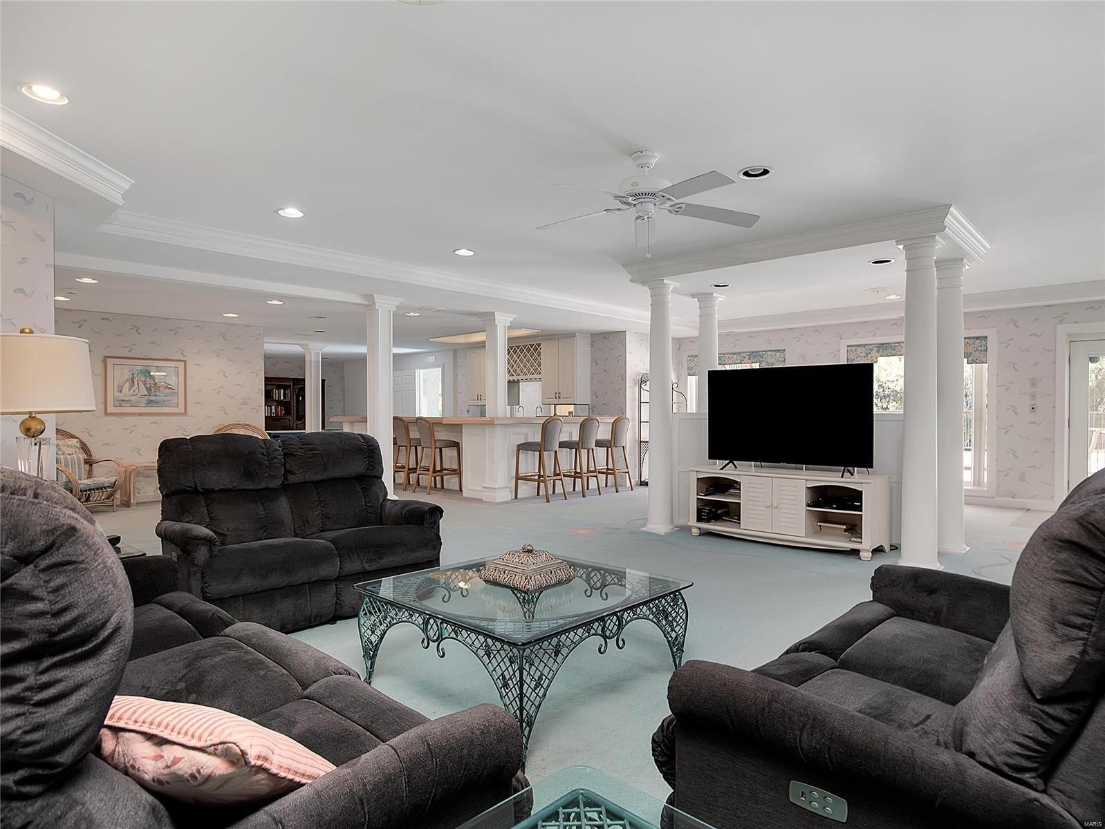 Whitney Pointe Dr, Chesterfield, MO 63005