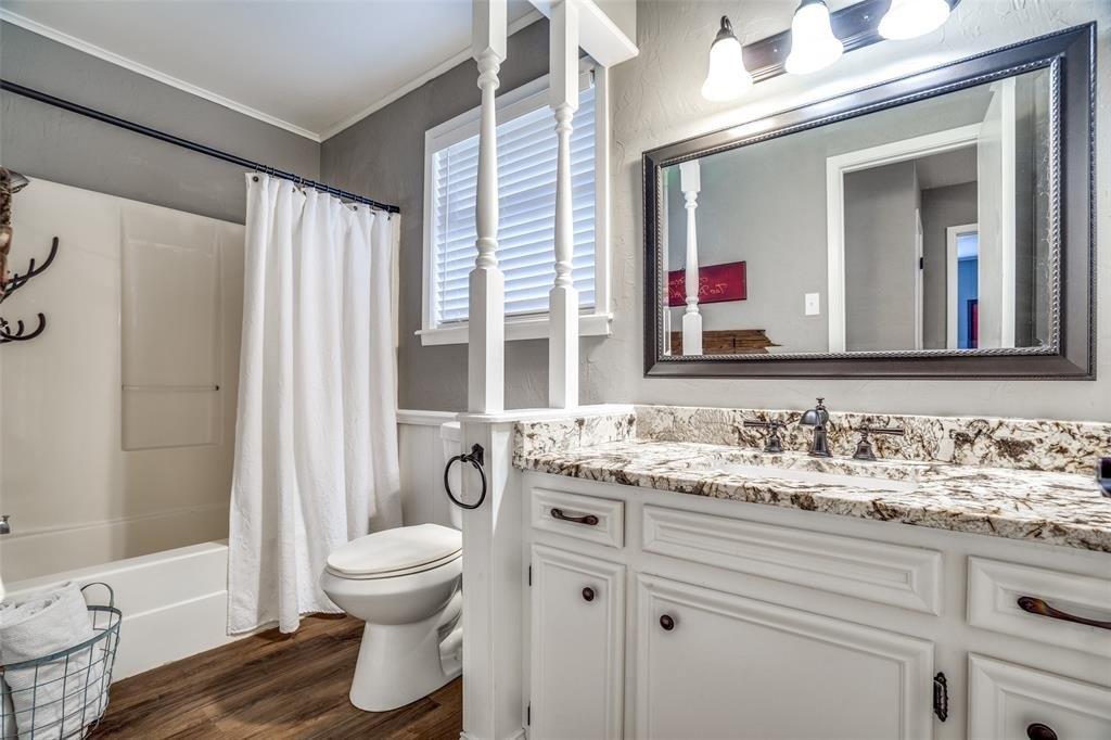 Lake Vista Ct, Granbury, TX 76049