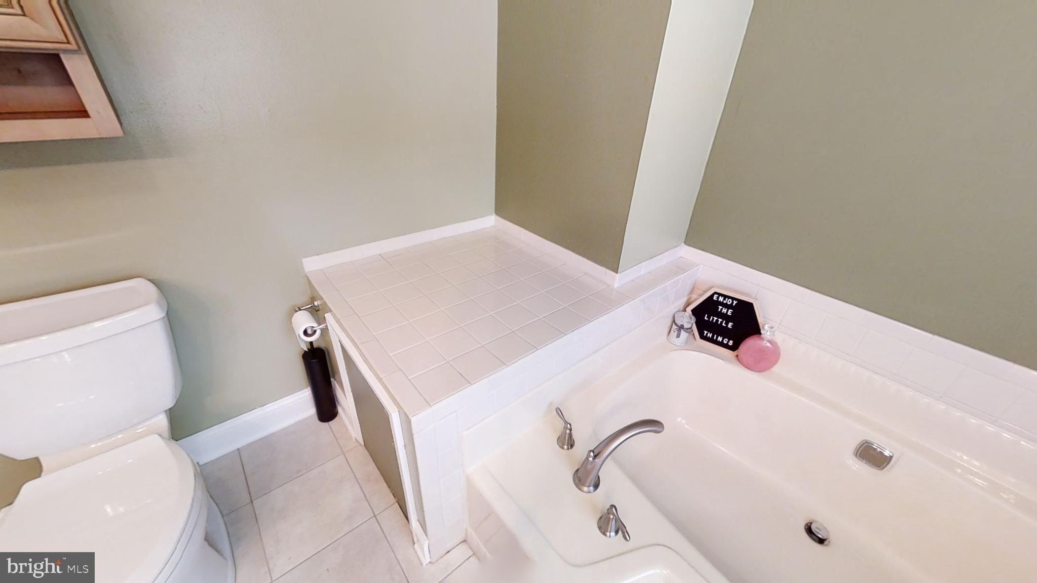 Jamestown Ct, Mount Laurel, NJ 08054
