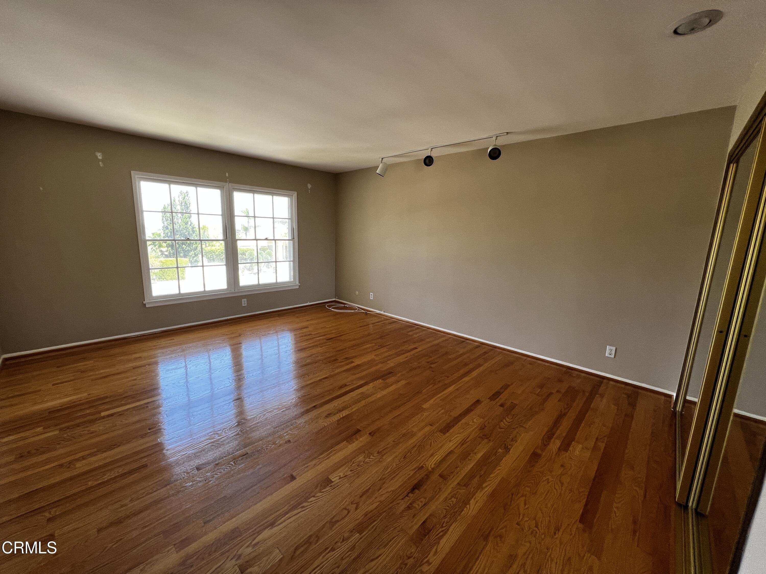 Alonzo Ave, Encino, CA 91316