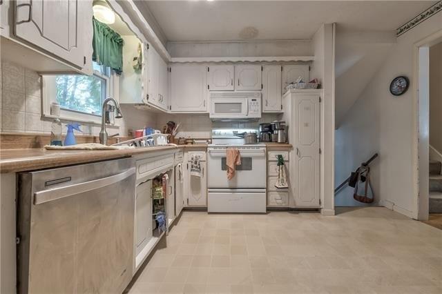N Walker Ln, Olathe, KS 66061